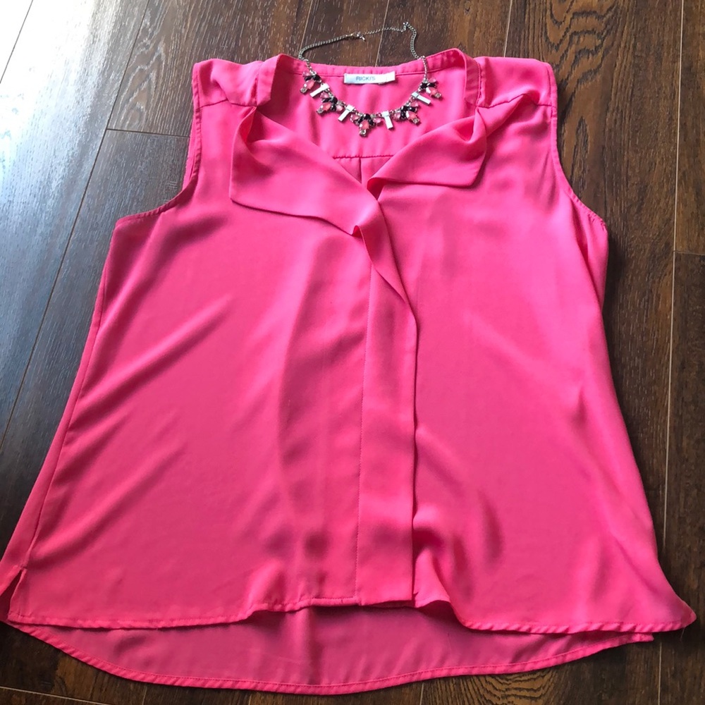 Ricki’s Sleeveless Blouse with Necklace